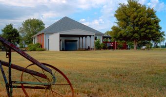 1011 12000 Rd, Altamont, KS 67330