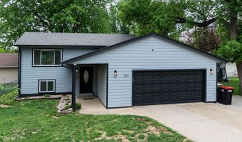 201 Cardinal Dr S, Brandon, SD 57005