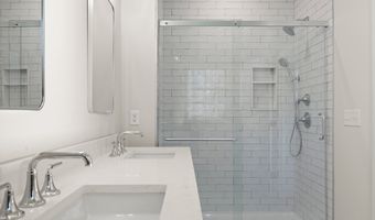 8 Fieldstone Ct 8, Bethel, CT 06801