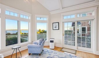 127 Cliff Dr, Narragansett, RI 02882