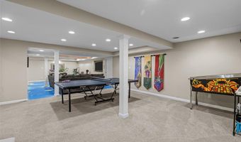 647 Waterford Ridge Dr, Ballwin, MO 63021