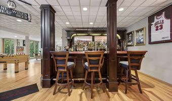 925 N River Rd, Algonquin, IL 60102