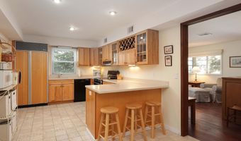 637 Compass Ave, Beachwood, NJ 08722