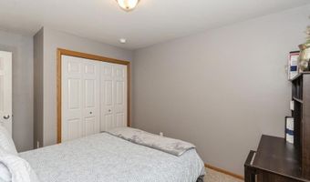 1095 Twilight Dr, North Liberty, IA 52317
