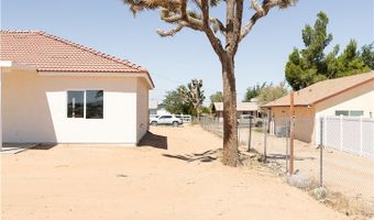 12409 Pawnee Rd, Apple Valley, CA 92308