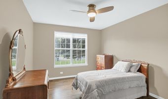 2660 Harnish Dr, Algonquin, IL 60102