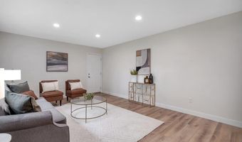 1254 Jade Wind Cir, Ballwin, MO 63011