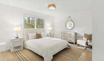 37 Gilberts Path, Amagansett, NY 11930