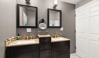 9820 Snow Pointe Dr SE, Alto, MI 49302