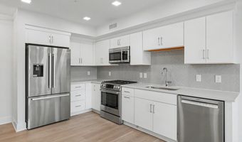701 N HENRY St 213, Alexandria, VA 22314