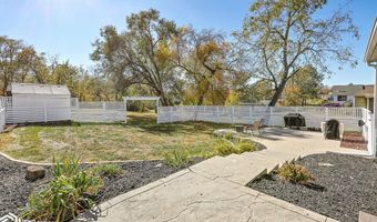 214 6Th Ave E, Albia, IA 52531