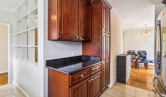 6049 AVON Dr, Bethesda, MD 20814
