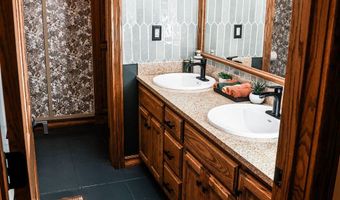 3330 Edgewood Ave, Baxter Springs, KS 66713