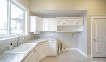 899 N Von Elm Dr, Blackfoot, ID 83221