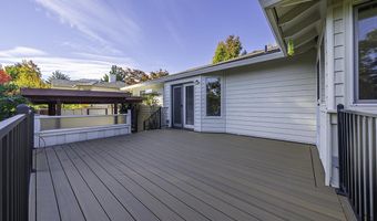 938 Cypress Point Loop, Ashland, OR 97520