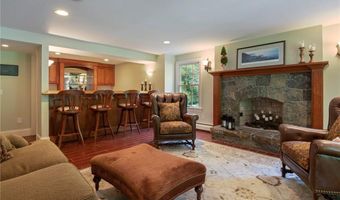 25 Westfield Dr, East Greenwich, RI 02818
