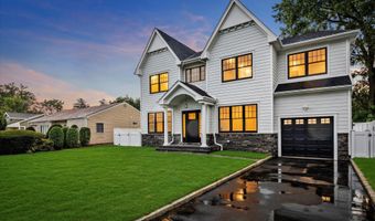109 Greenway, Albertson, NY 11507