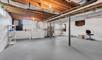 32 Bowline St, Beachwood, NJ 08722