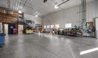 13335 Circle Dr, Anamosa, IA 52205