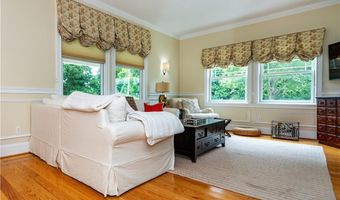 7 Gibson Ave, Narragansett, RI 02882