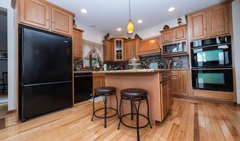 4 Debbie Dr, Altamont, NY 12009