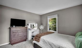 150 Greenbriar Dr, Aurora, OH 44202