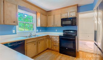 2011 E Barden Rd, Charlotte, NC 28226