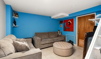 4 Twain Dr, Allentown, NJ 08501