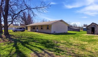 427 N Harrison Ave, Aurora, MO 65605