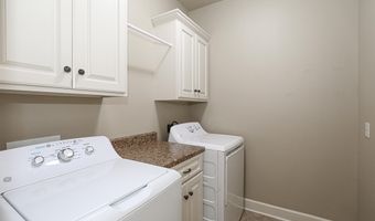 4006 Edgewater Dr, Benton, AR 72109