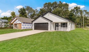 21 E Cofield St, Aurora, MO 65605