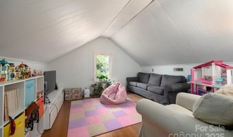 9 Colonial Pl, Asheville, NC 28804