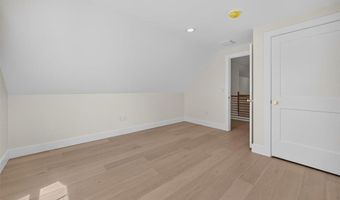 61 Applegate Rd, Cranston, RI 02920