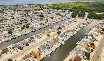 66 Wind Jammer Ct, Bayville, NJ 08721
