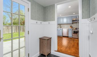 4 Old Stone Rd, Darien, CT 06820