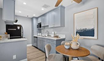 3991 Crown Point Dr 112, San Diego, CA 92109