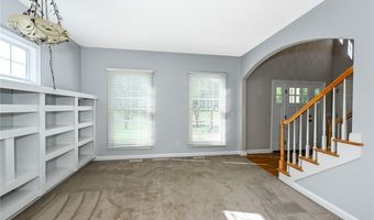 990 Whisperwood Ln, Aurora, OH 44202