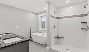 91 Raymond Rd, Auburn, NH 03032