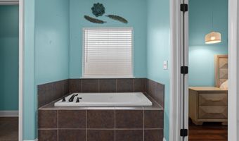 2100 Parkview Cv, Biloxi, MS 39532