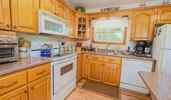 129 Summit St, Baileyville, ME 04694