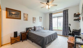 528 Kelsey Ln, Altoona, IA 50009