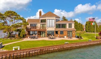 523 Lathrop Ave, Algonac, MI 48001