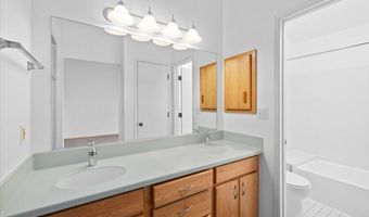 327 Ravenwood Pl, Ashland, OR 97520