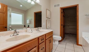 4518 Hemingway Dr, Ames, IA 50014
