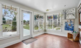 4506 220th Trl, Amana, IA 52203