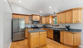 4 Cross Rd, Brookline, NH 03033