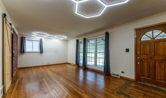 425 S Clarendon Ave, Addison, IL 60101