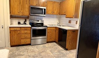 911 Ridgewood Ave, Ames, IA 50010