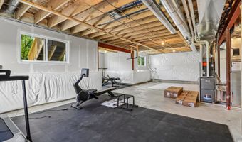8 Liam Ct, Algonquin, IL 60102