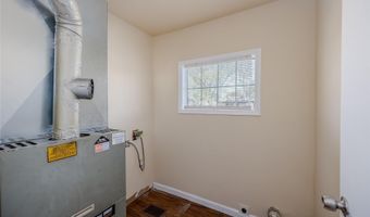 3 Emerald Ln S, Amityville, NY 11701